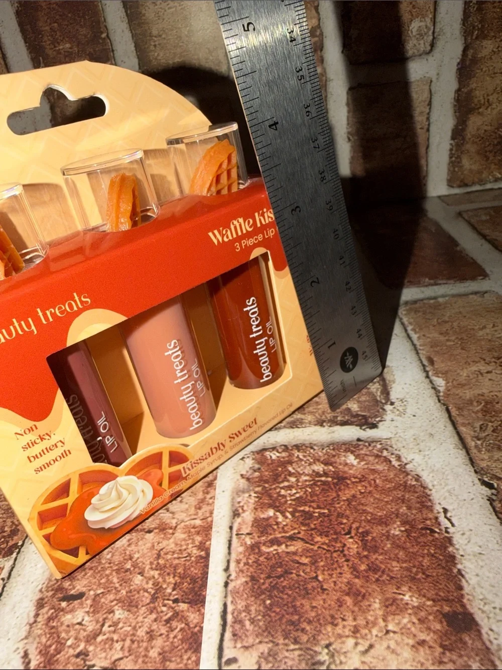 Waffle Kisses 3-Piece Lip Oil Set by beauty treats - Peachy Brown Trio